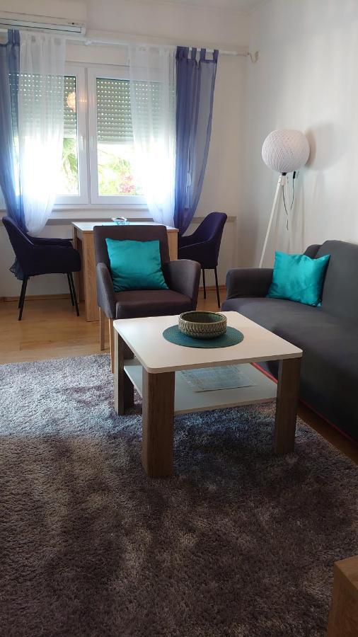 Apartments Tulipan - With Free Private Parking Garage モスタル エクステリア 写真