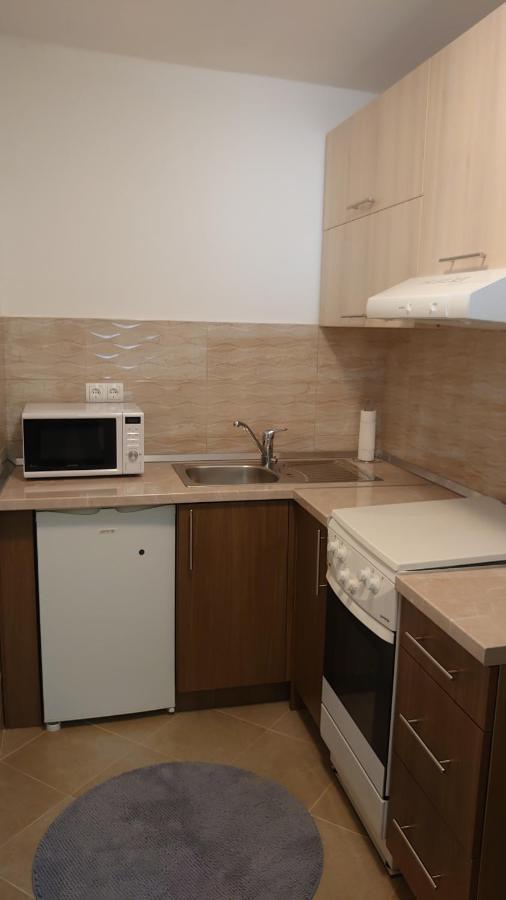 Apartments Tulipan - With Free Private Parking Garage モスタル エクステリア 写真