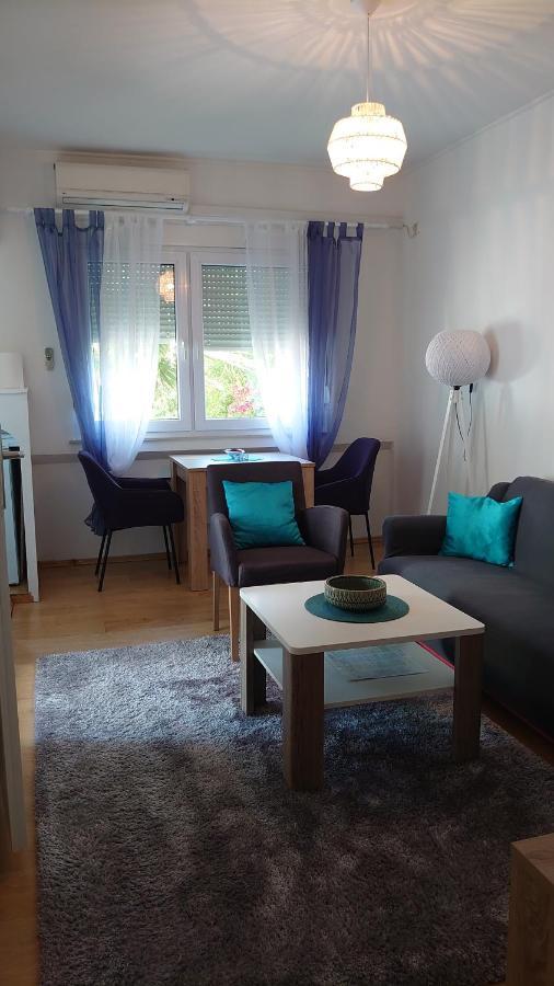 Apartments Tulipan - With Free Private Parking Garage モスタル エクステリア 写真