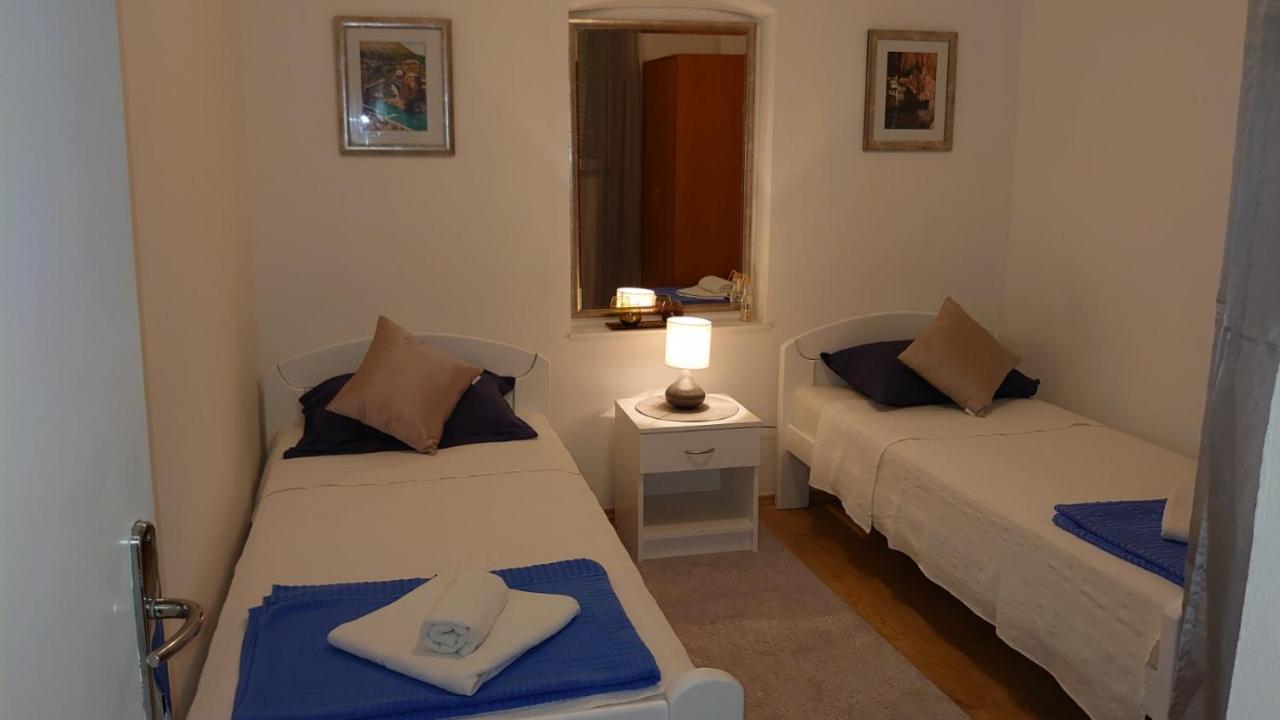 Apartments Tulipan - With Free Private Parking Garage モスタル エクステリア 写真