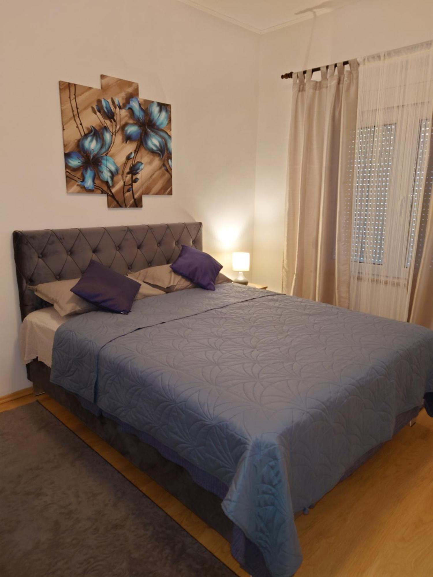 Apartments Tulipan - With Free Private Parking Garage モスタル エクステリア 写真