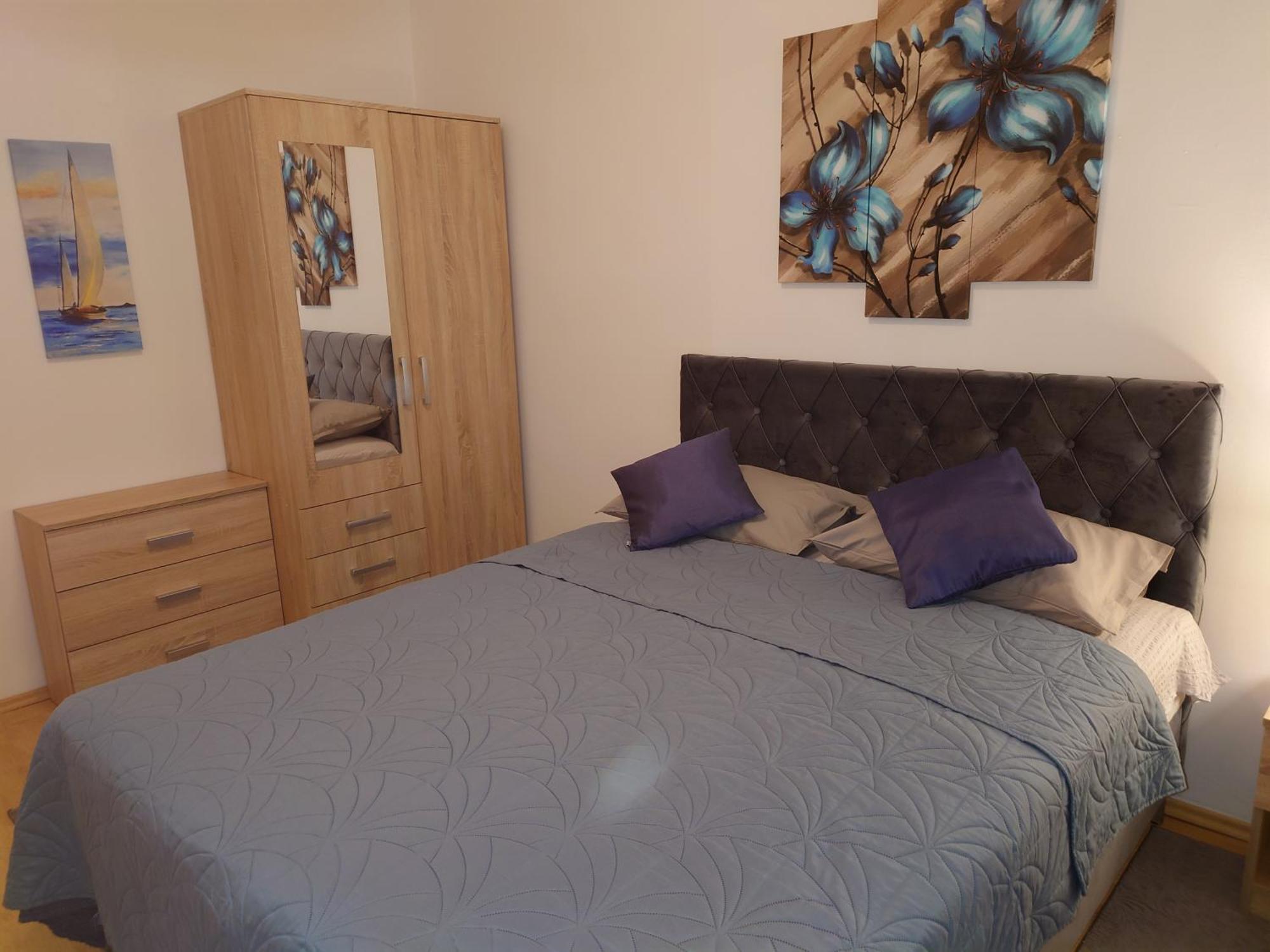 Apartments Tulipan - With Free Private Parking Garage モスタル エクステリア 写真