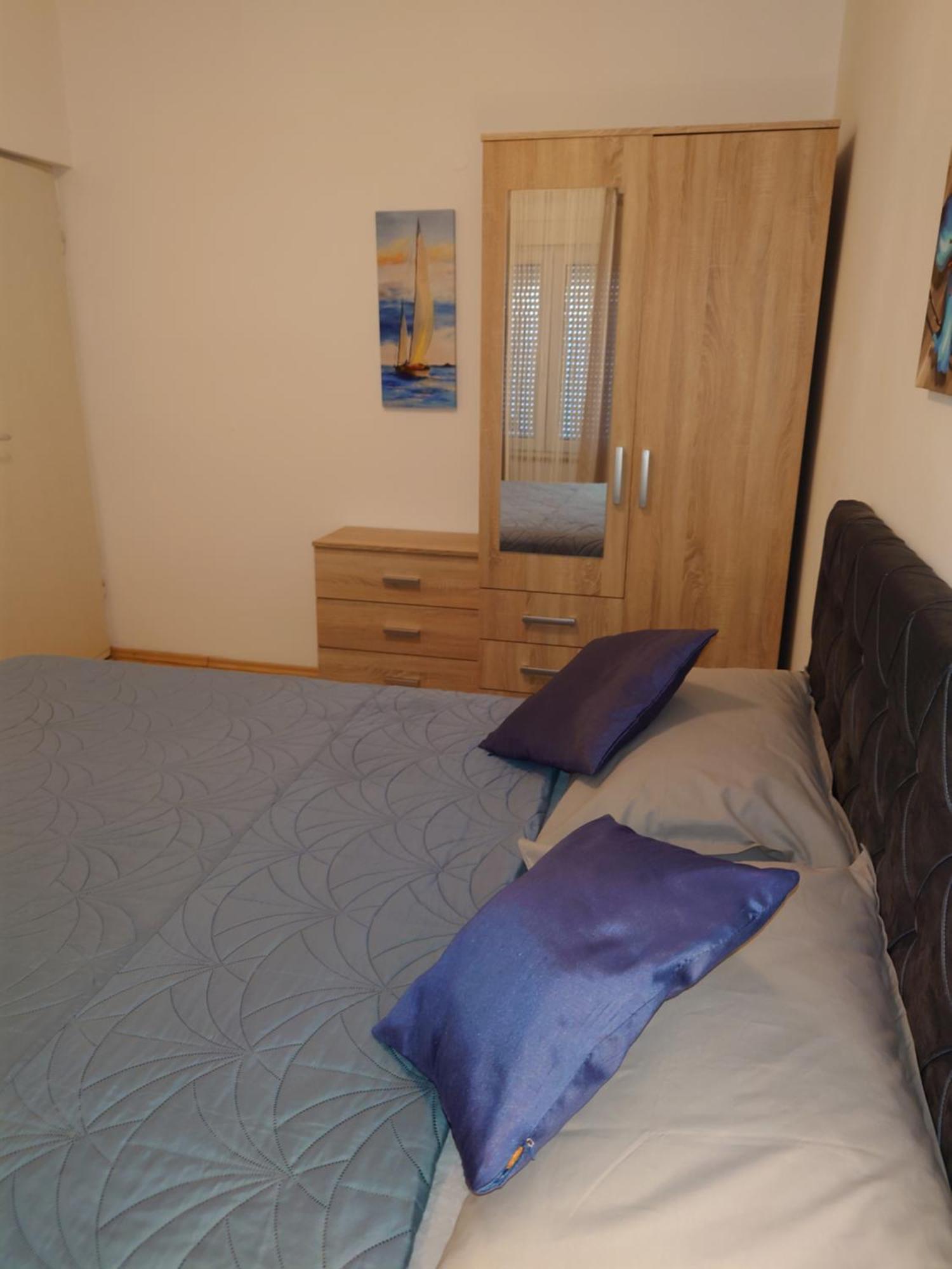 Apartments Tulipan - With Free Private Parking Garage モスタル エクステリア 写真