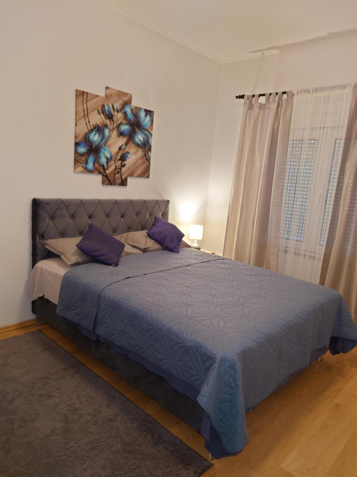 Apartments Tulipan - With Free Private Parking Garage モスタル エクステリア 写真