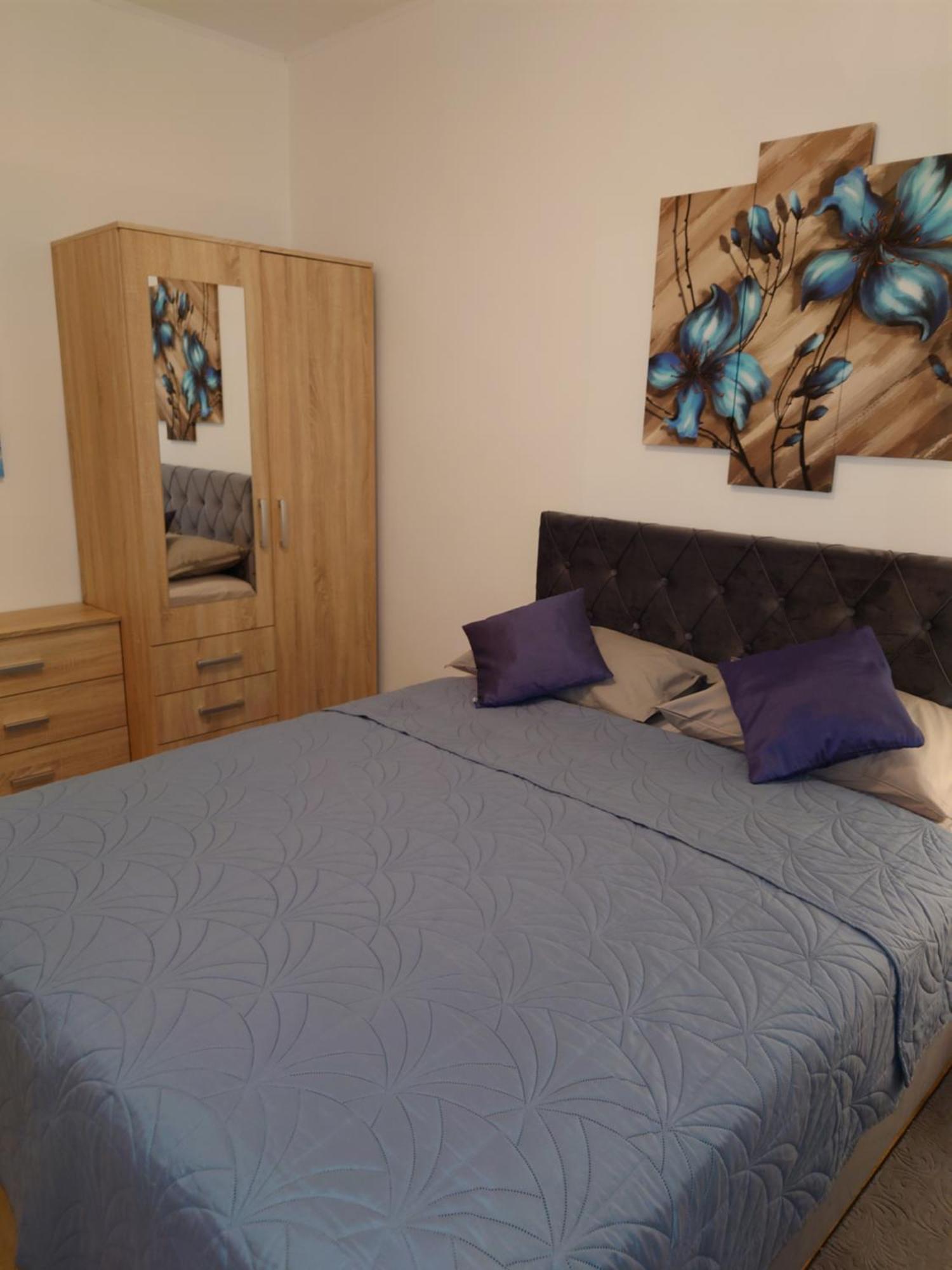 Apartments Tulipan - With Free Private Parking Garage モスタル エクステリア 写真