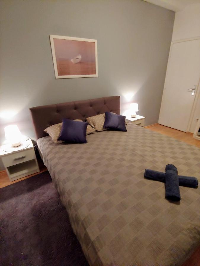 Apartments Tulipan - With Free Private Parking Garage モスタル エクステリア 写真