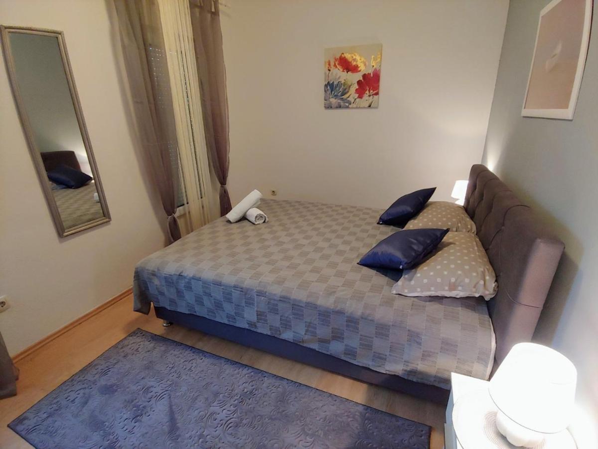 Apartments Tulipan - With Free Private Parking Garage モスタル エクステリア 写真