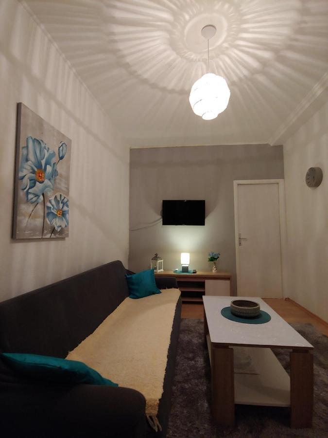Apartments Tulipan - With Free Private Parking Garage モスタル エクステリア 写真