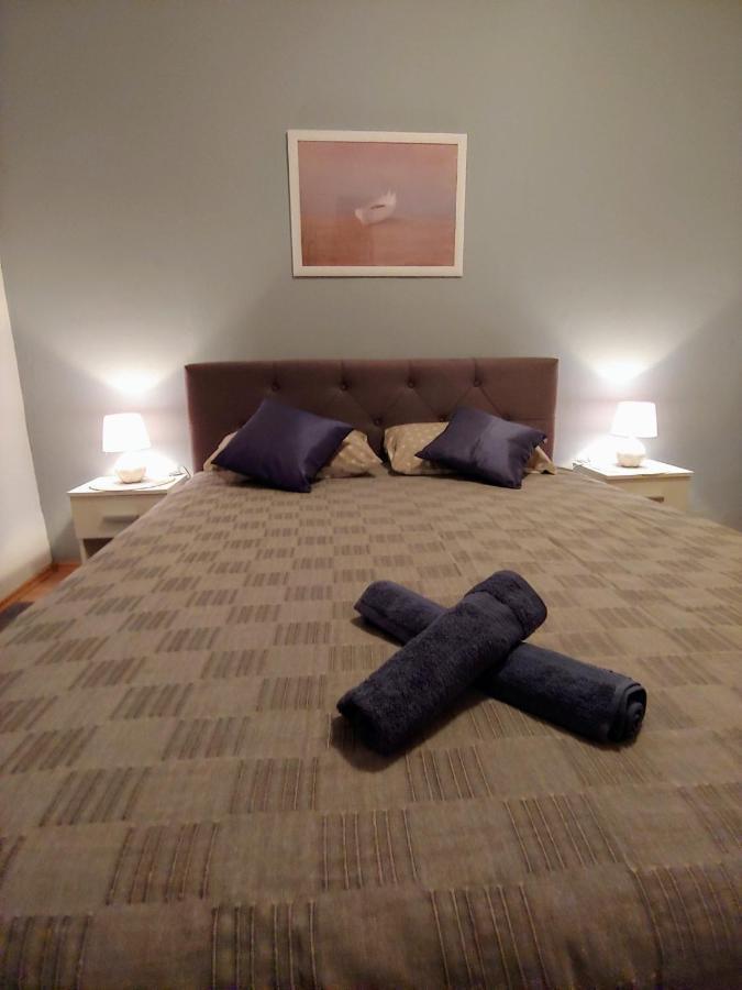 Apartments Tulipan - With Free Private Parking Garage モスタル エクステリア 写真